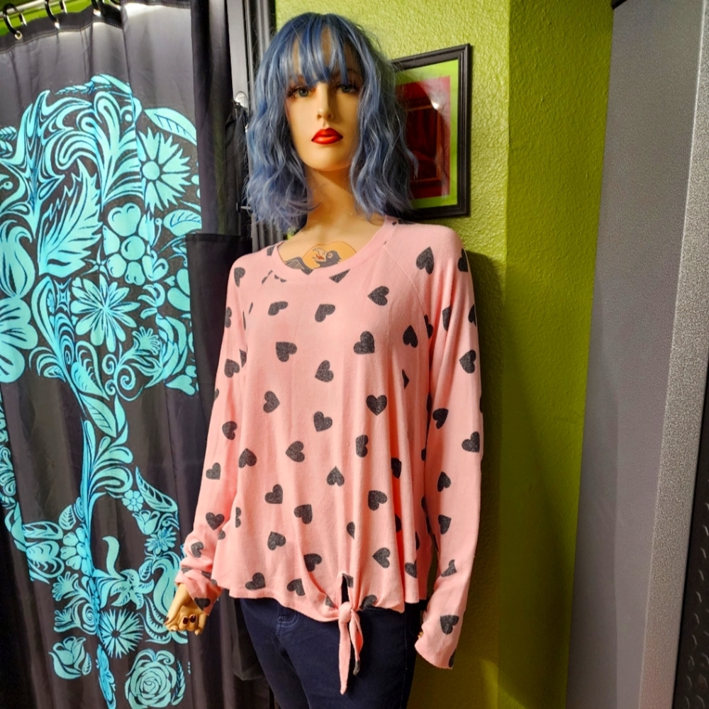 No Boundaries XL (15-17) juniors pink sweater with dark grey hearts